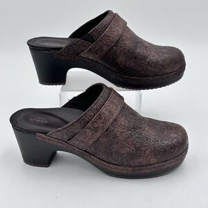 Crocs‎ Triple Comfort Brown Embossed Tooled Wedge Heel Clogs Size W6 -203911